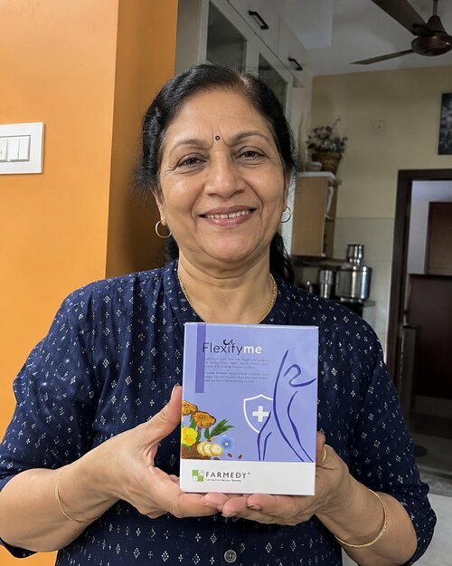 Verified Flexifyme customer holding her order