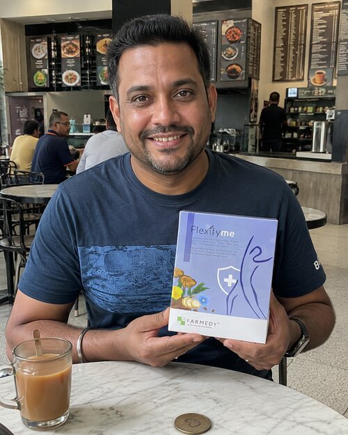 Verified Flexifyme customer holding his order