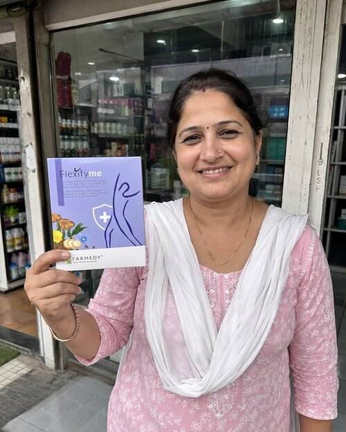 Verified Flexifyme customer holding her order